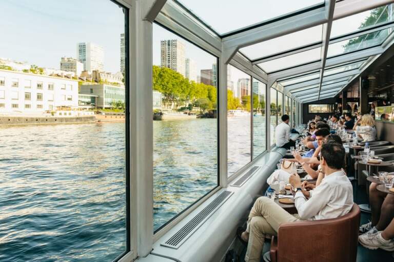 Cruceros con almuerzo por el Sena en París